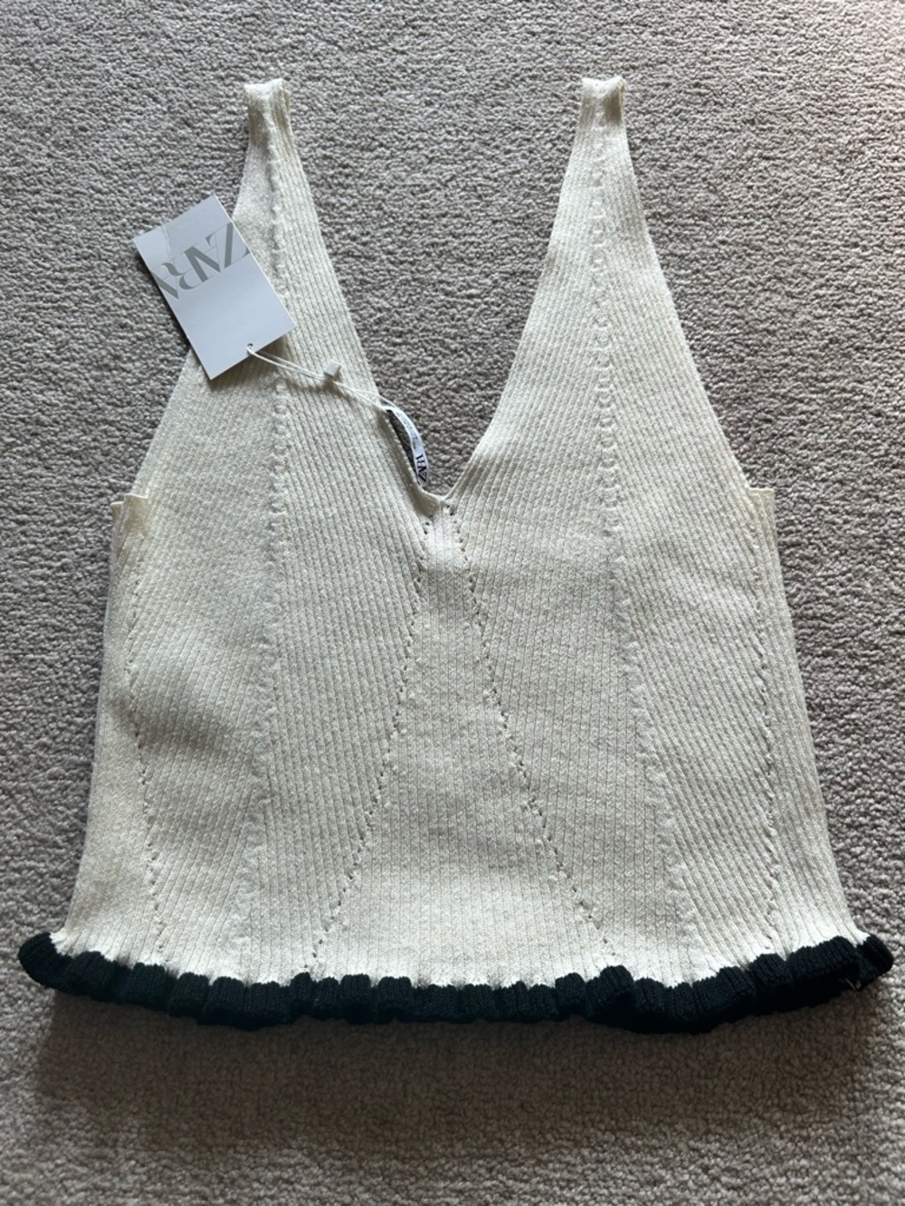 Ruffled Ribbed Top - L - Picture 3 of 3